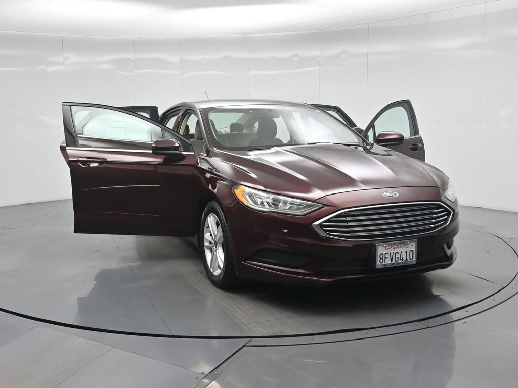 Certified 2018 Ford Fusion SE w/ Fusion SE Technology Package image 32