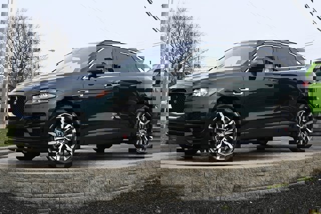 Used 2017 Jaguar F-PACE Prestige image 1