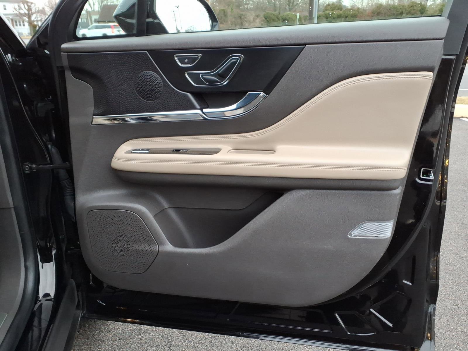 Certified 2023 Lincoln Corsair AWD image 12