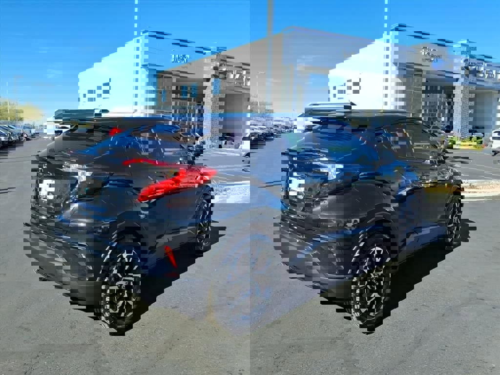 Used 2021 Toyota C-HR XLE image 11