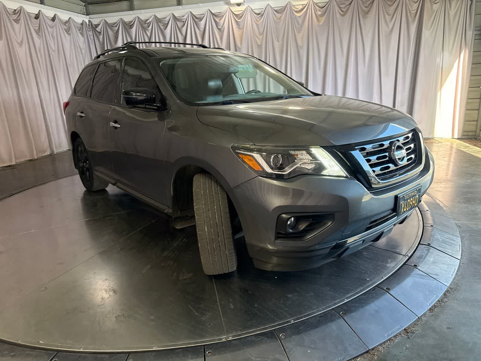 Used 2018 Nissan Pathfinder SL w/ Midnight Edition Package FWD image 3