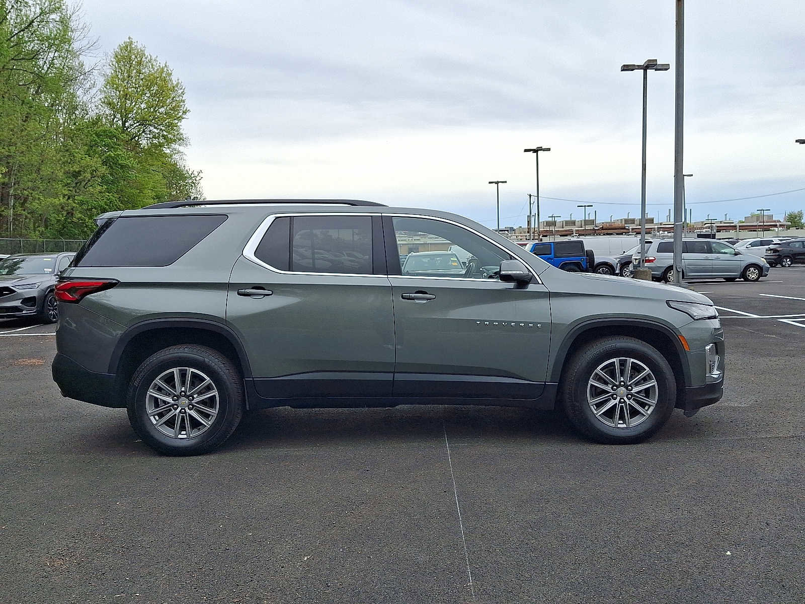 Used 2023 Chevrolet Traverse LT w/ LPO, Roadside Safety Package AWD/4WD image 8