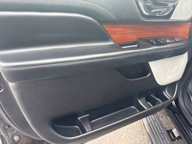 Used 2019 Lincoln Navigator Reserve image 12