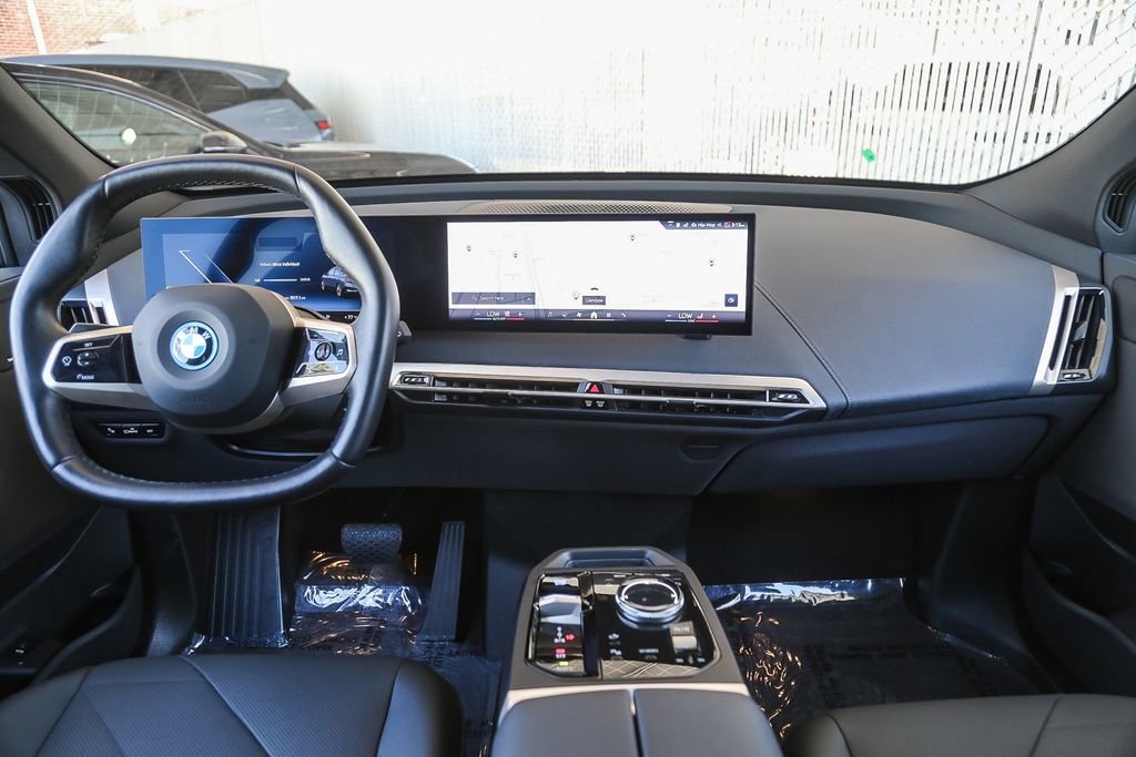 Used 2025 BMW iX xDrive50 image 9