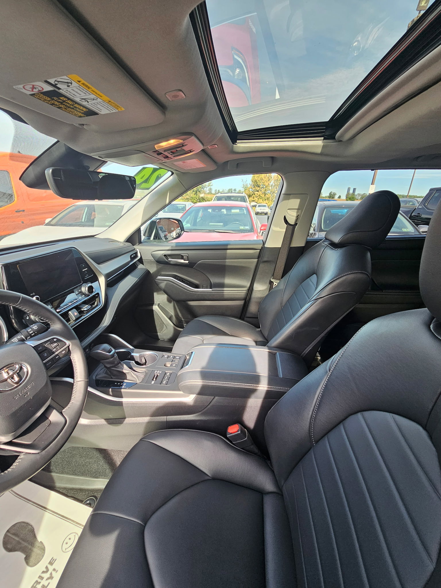 Used 2024 Toyota Highlander XLE image 7