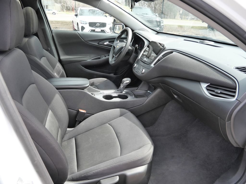 Used 2024 Chevrolet Malibu LT FWD image 17