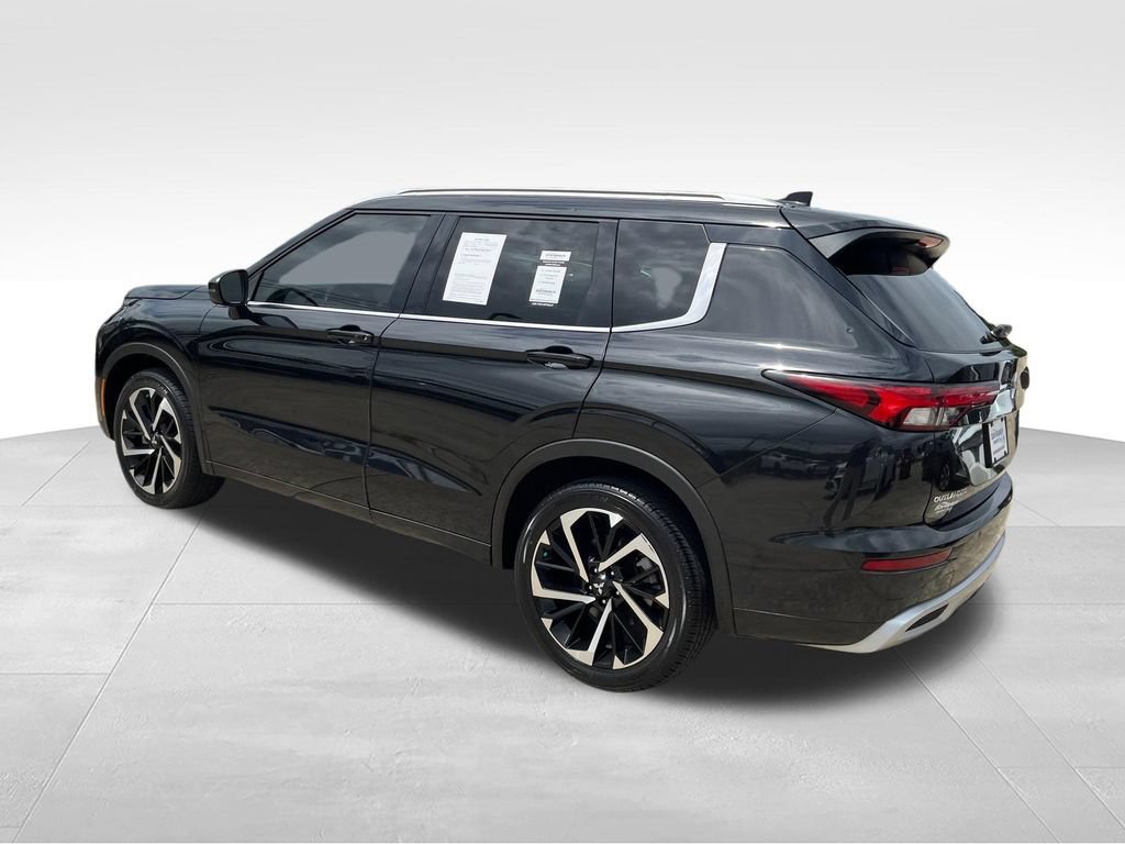 Used 2023 Mitsubishi Outlander SEL AWD/4WD image 3