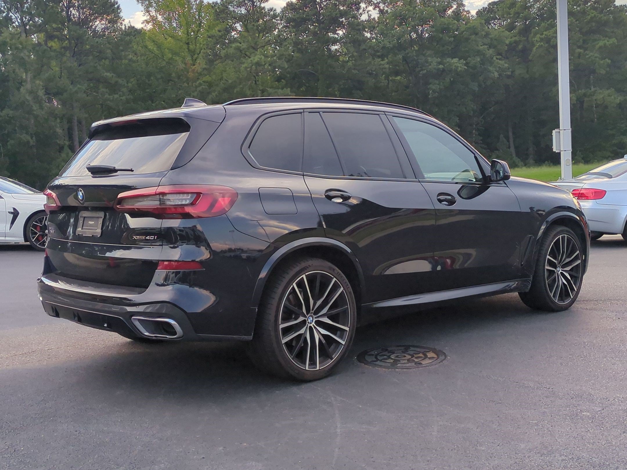 Used 2022 BMW X5 xDrive40i w/ M Sport Package AWD/4WD image 10
