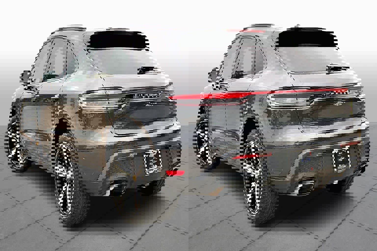 Used 2022 Porsche Macan image 11