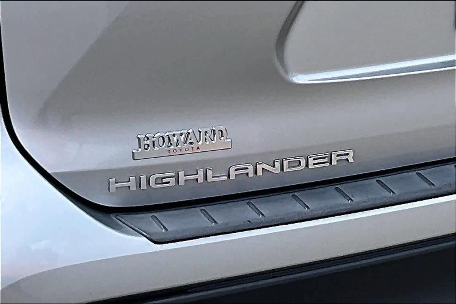 Used 2023 Toyota Highlander XSE FWD image 31