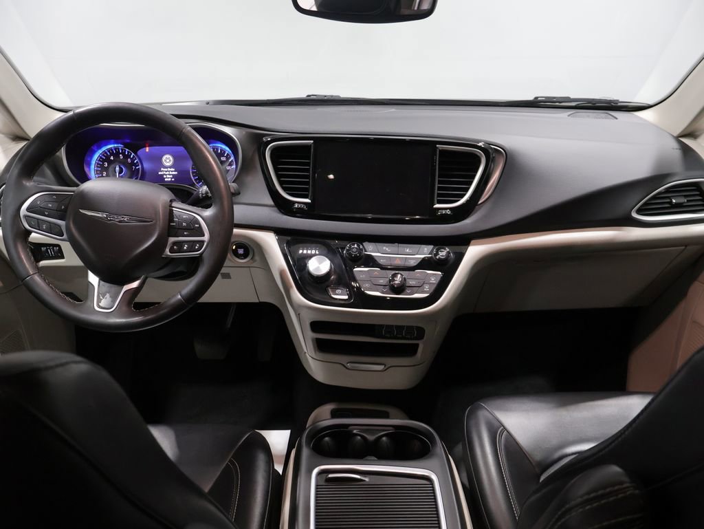 Used 2024 Chrysler Pacifica Touring-L FWD image 16