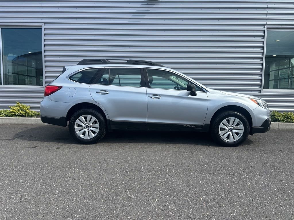Used 2017 Subaru Outback 2.5i AWD/4WD image 2