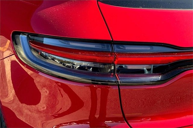 Used 2025 Porsche Macan image 19