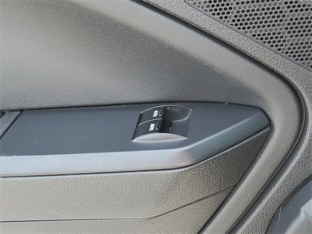 Used 2005 Ford Mustang Deluxe image 20