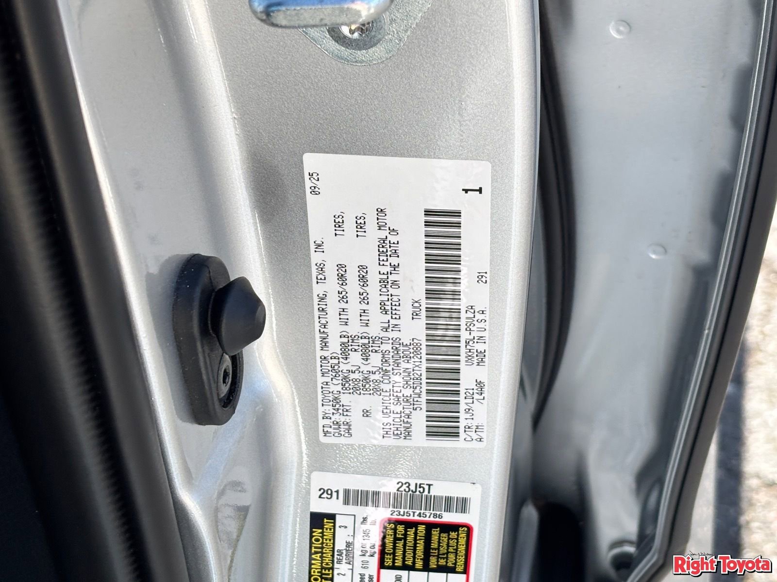 Certified 2026 Toyota Tundra Limited w/ TRD Off-Road Package AWD/4WD image 32
