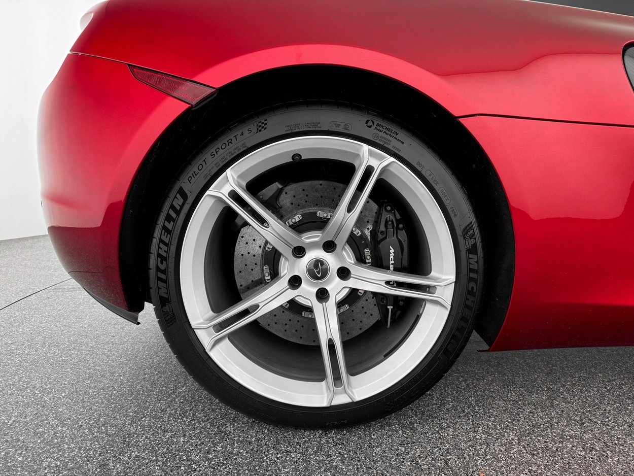 Used 2015 McLaren 650S Spider image 36