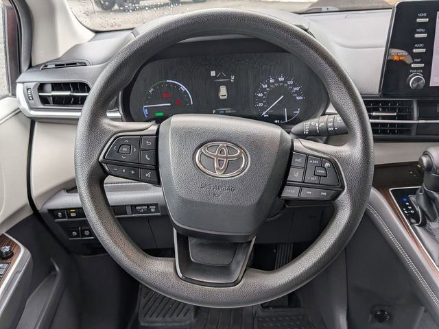 Used 2022 Toyota Sienna LE w/ LE Plus Package image 15