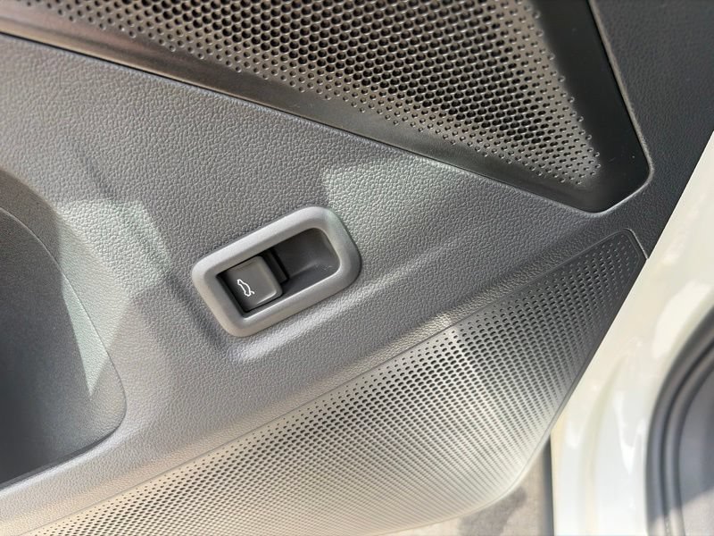 New 2026 Volkswagen Tiguan SE R-Line AWD/4WD image 16