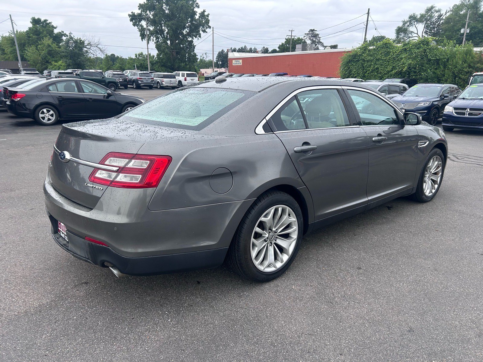 Used 2013 Ford Taurus Limited FWD image 9