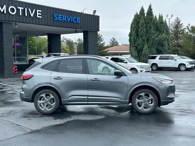 Used 2024 Ford Escape ST-Line AWD/4WD image 2