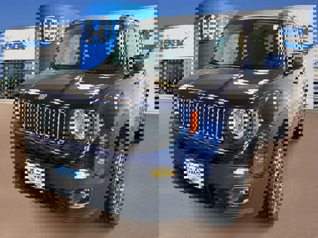 Used 2016 Jeep Renegade Latitude w/ Popular Equipment Group image 4