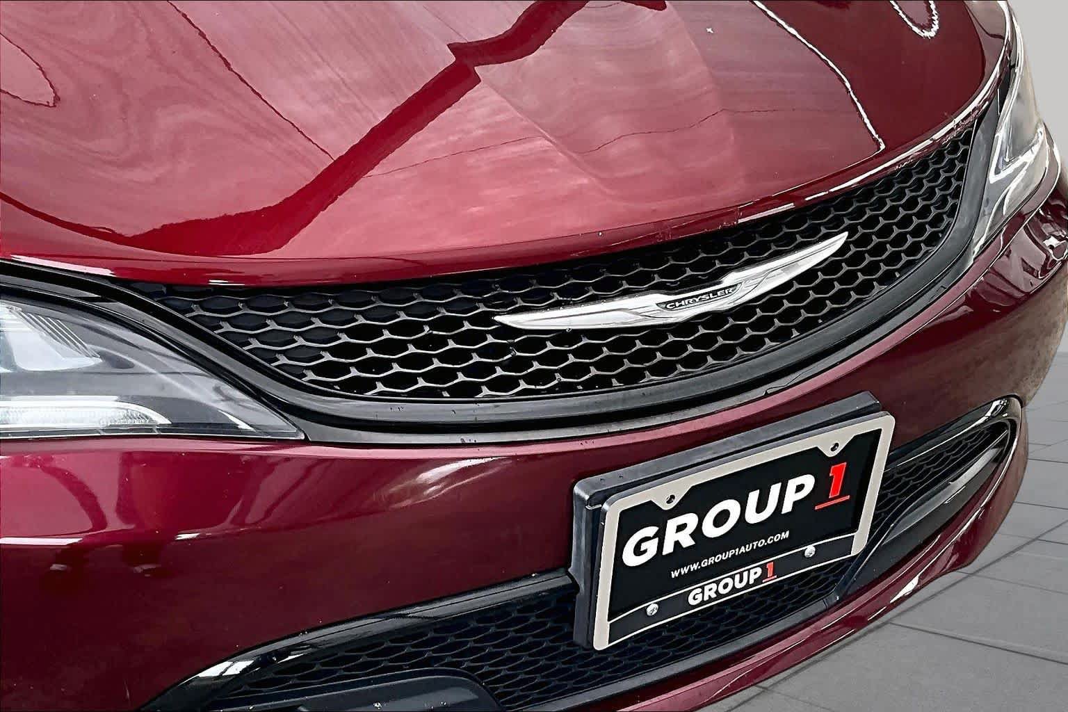 Used 2015 Chrysler 200 S FWD image 28