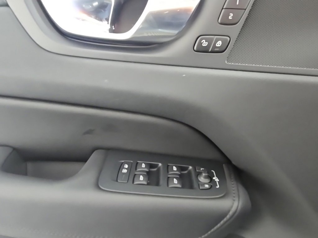 Certified 2023 Volvo XC60 B5 Plus w/ Climate Package image 22