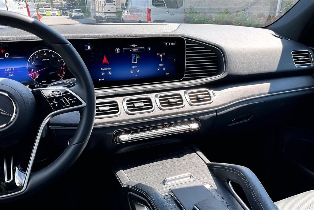 Used 2025 Mercedes-Benz GLE 580 4MATIC image 6
