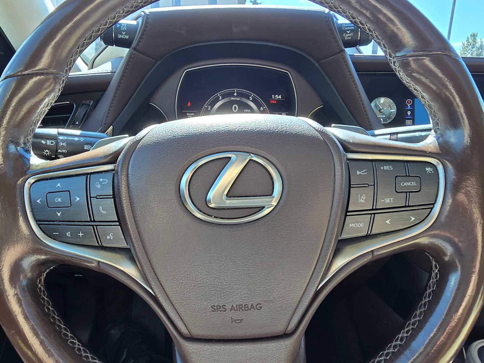 Used 2018 Lexus LS 500 w/ Accessory Package (Z2) image 21