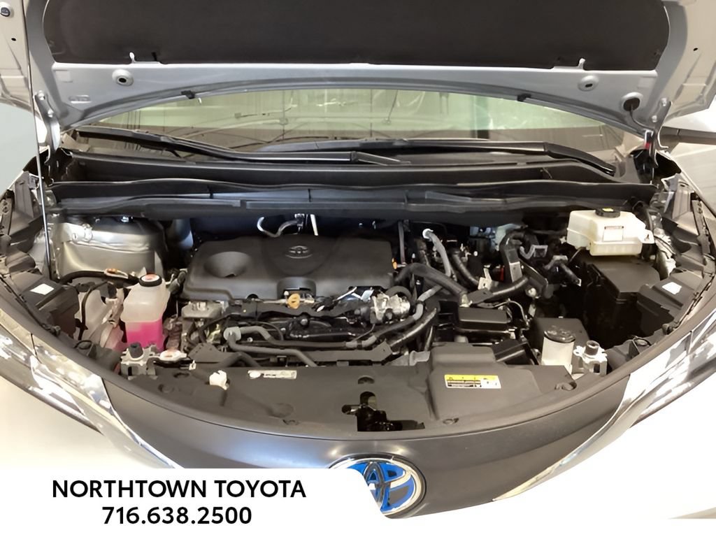 Used 2025 Toyota Sienna XLE FWD image 17