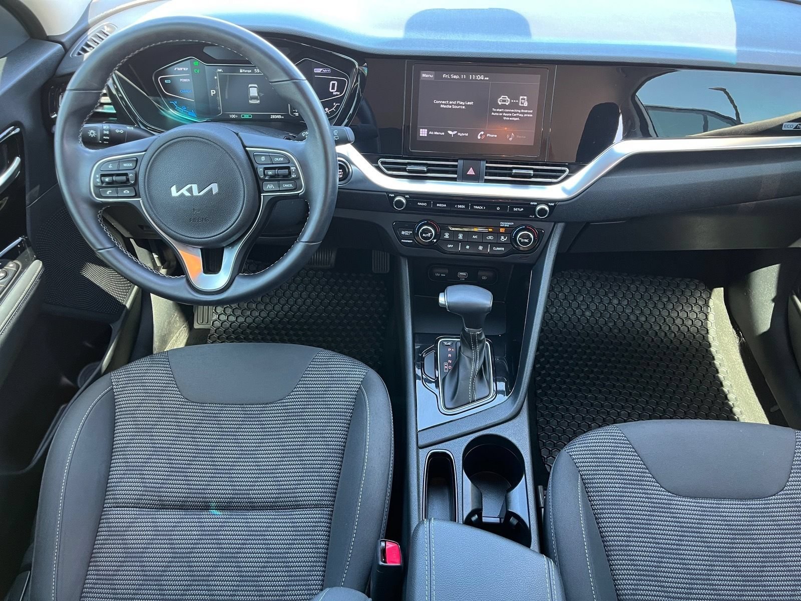 Used 2022 Kia Niro LXS w/ Digital Cluster Package FWD image 12