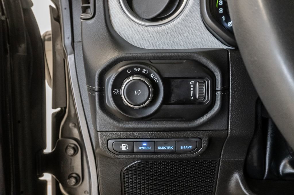 Used 2024 Jeep Wrangler Unlimited Sahara AWD/4WD image 13