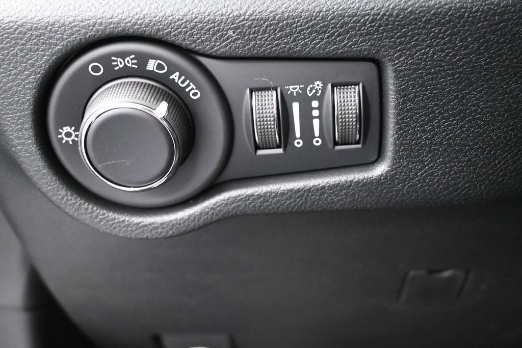 New 2027 Chrysler Pacifica Limited FWD image 31