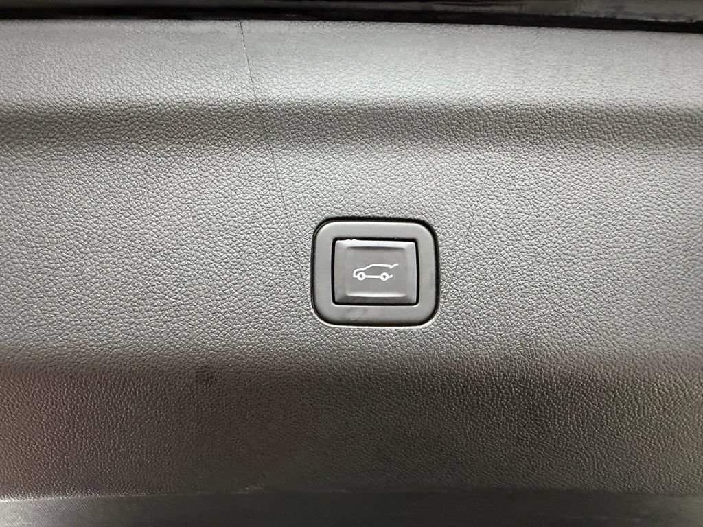 Used 2024 Chevrolet Suburban RST w/ Luxury Package RWD image 38