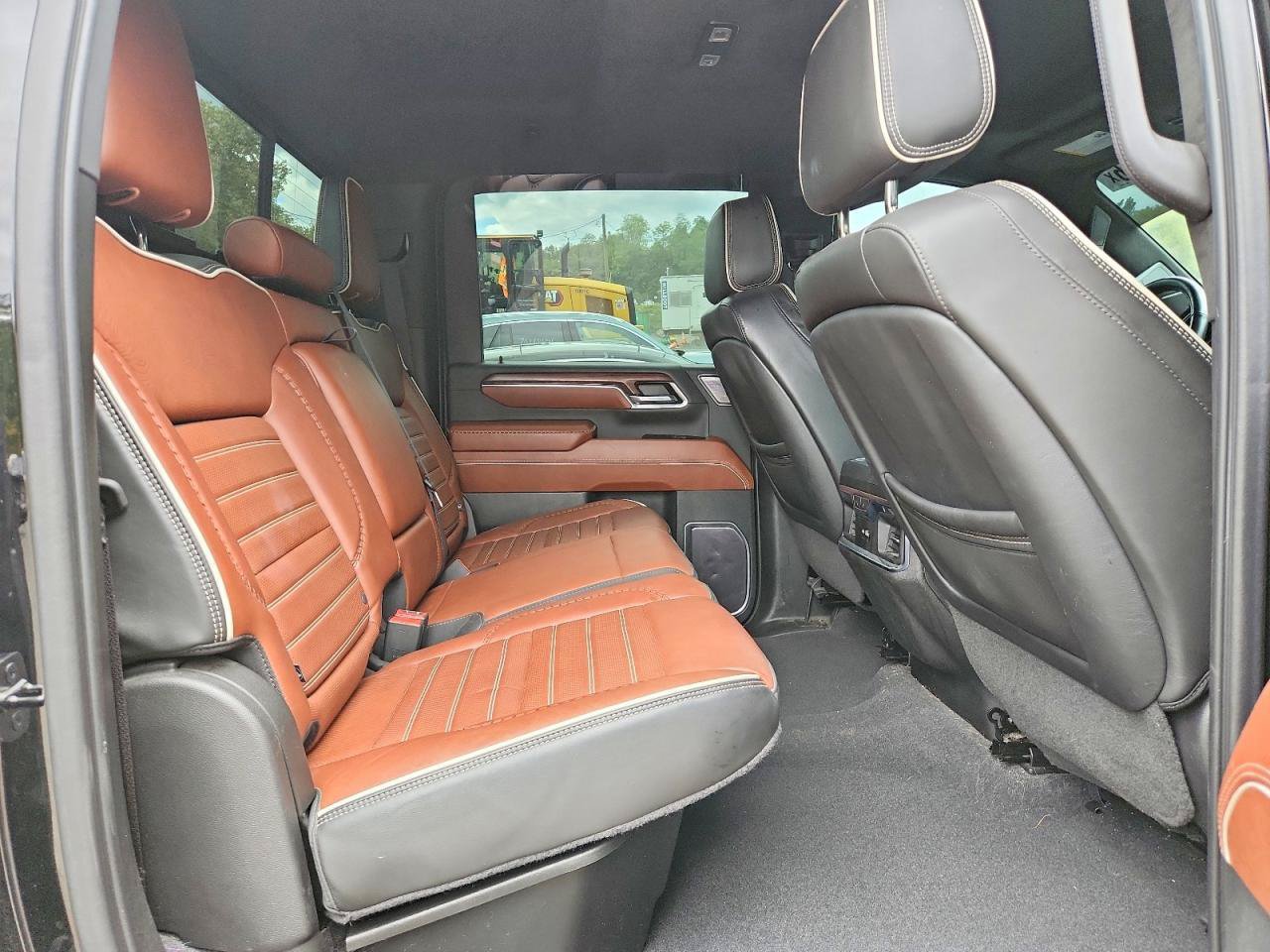 Used 2024 GMC Sierra 3500 Denali Ultimate AWD/4WD image 7