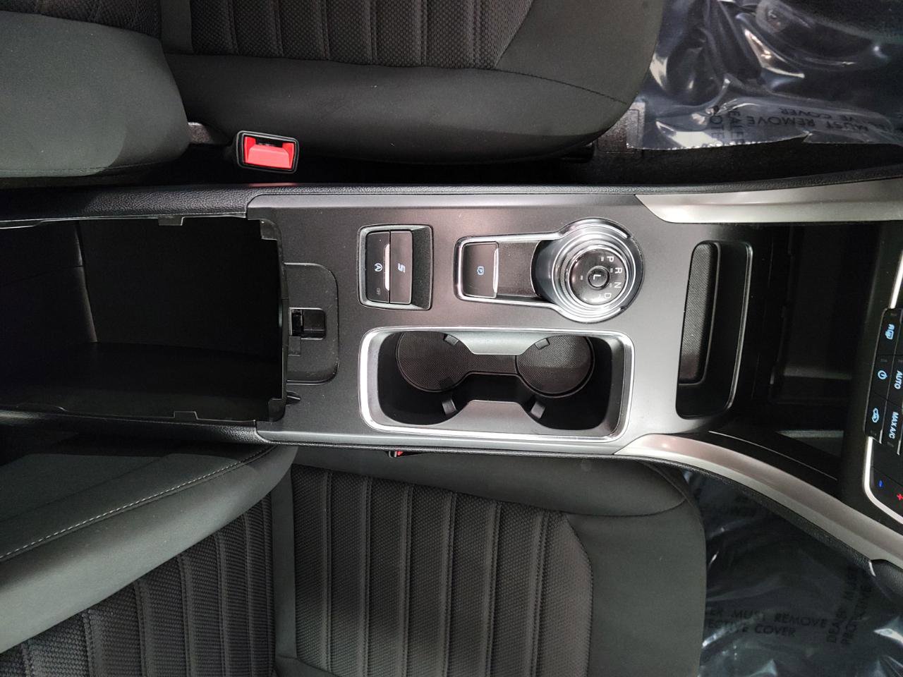 Used 2020 Ford Fusion SE FWD image 13