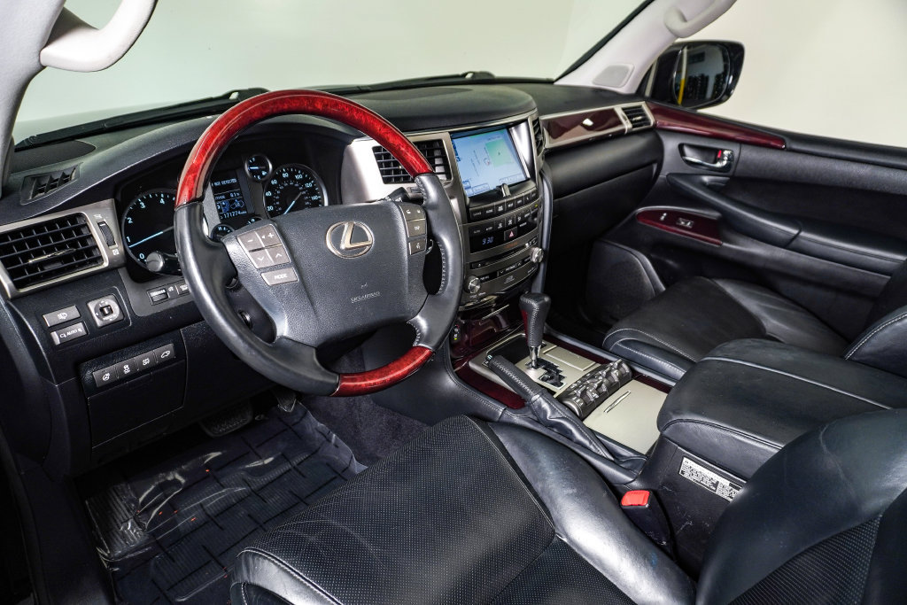Used 2013 Lexus LX 570 4WD w/ Luxury Pkg image 22