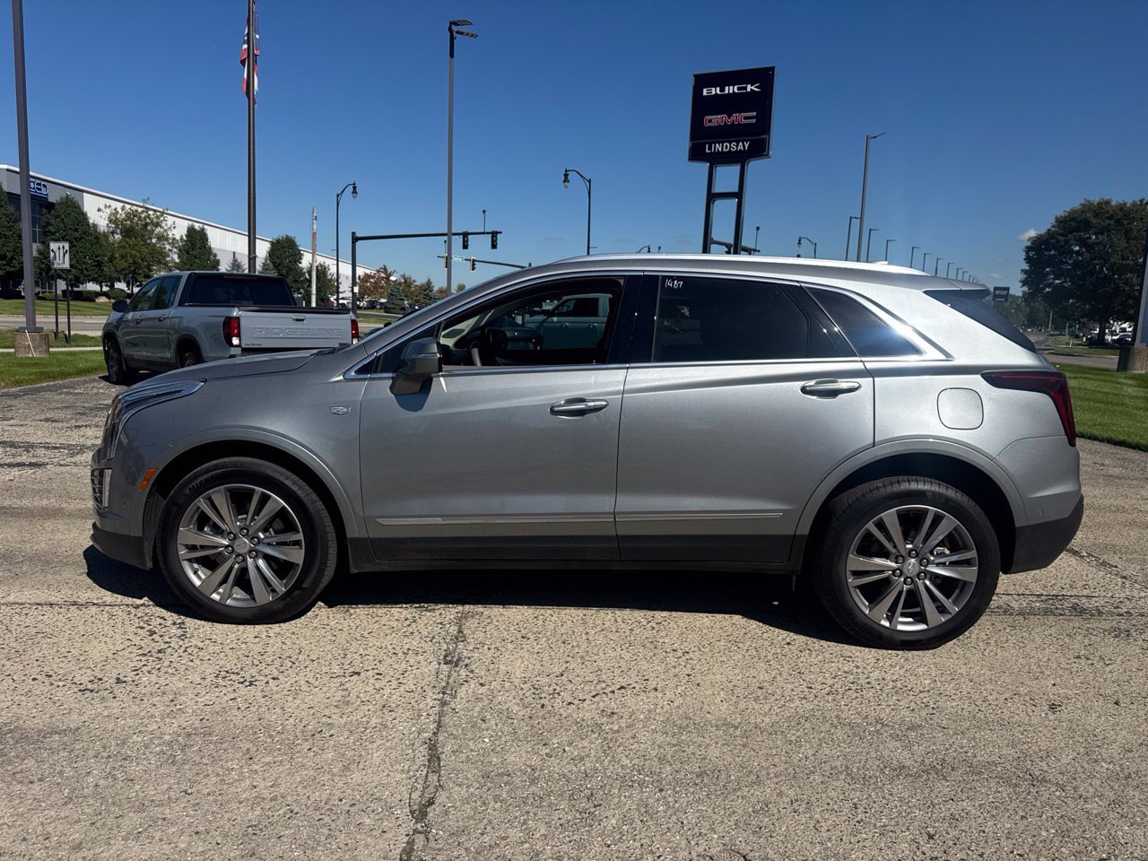 Used 2025 Cadillac XT5 Premium Luxury w/ Technology Package FWD image 9