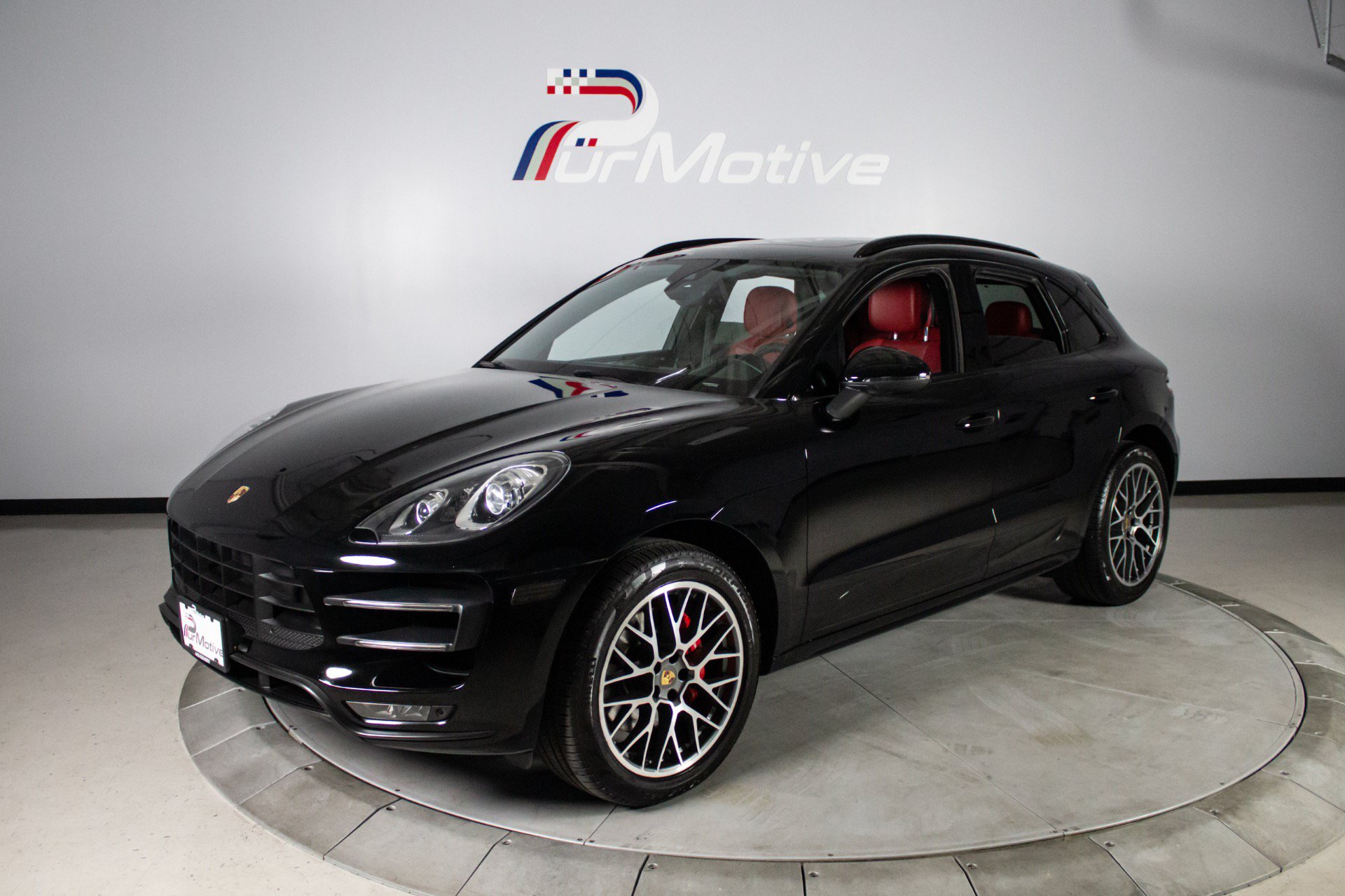 Used 2018 Porsche Macan Turbo AWD/4WD image 2