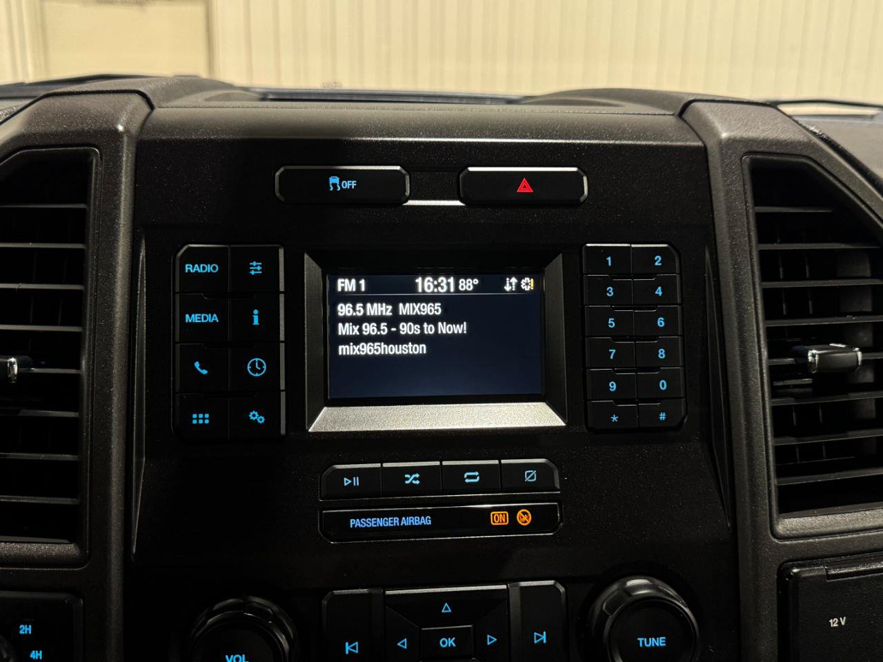 Used 2022 Ford F250 XL w/ Power Equipment Group AWD/4WD image 28