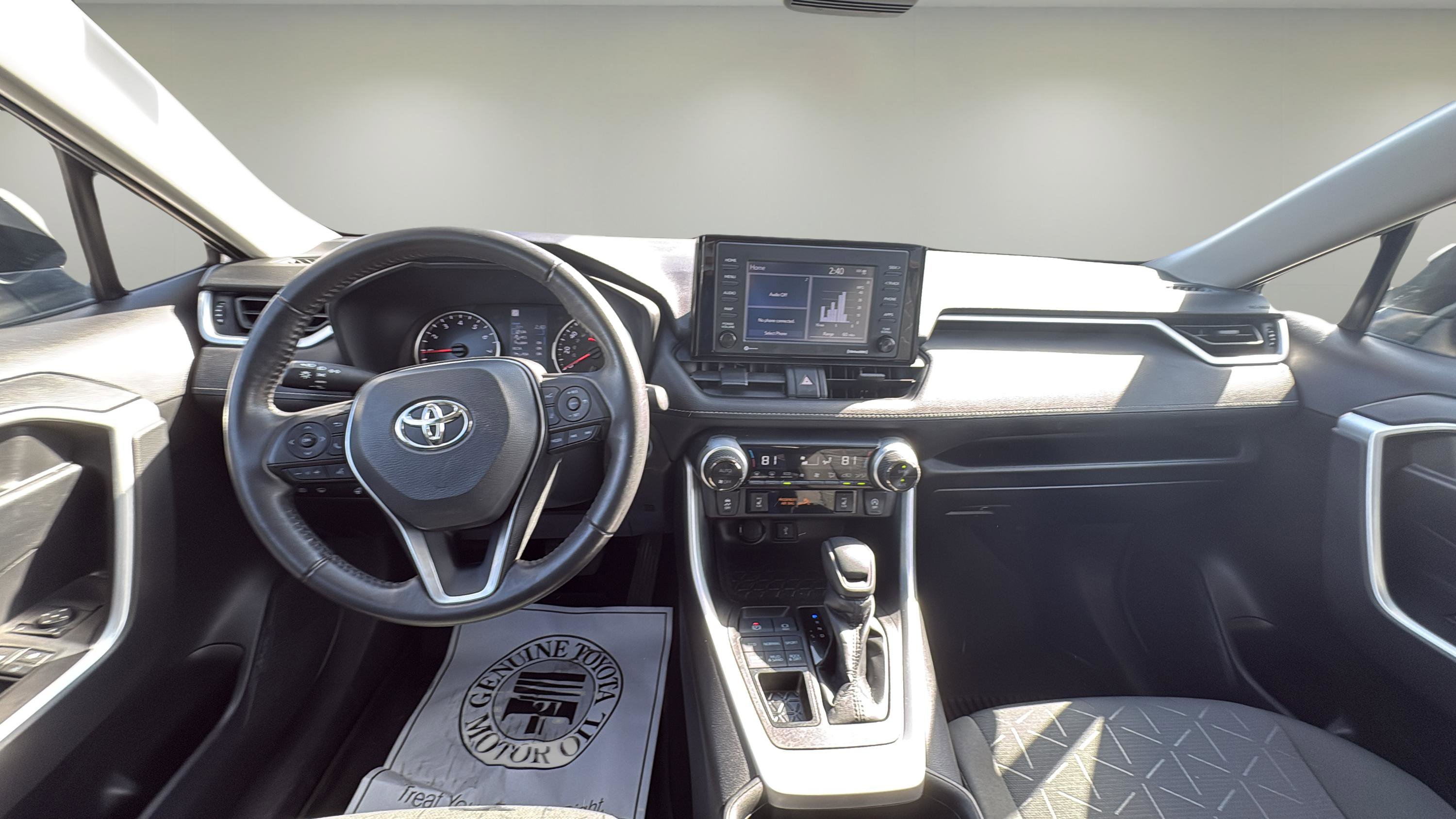 Used 2022 Toyota RAV4 XLE w/ Convenience Package image 9