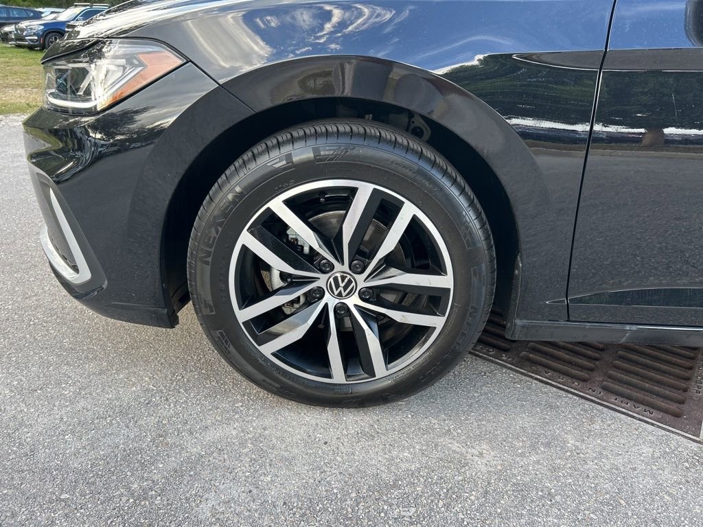 Used 2025 Volkswagen Jetta SE w/ Sunroof Package image 52