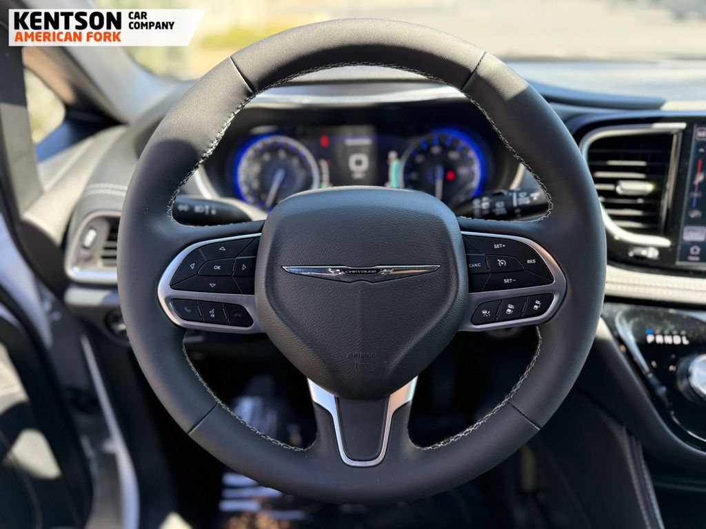 Used 2026 Chrysler Pacifica Limited AWD/4WD image 19
