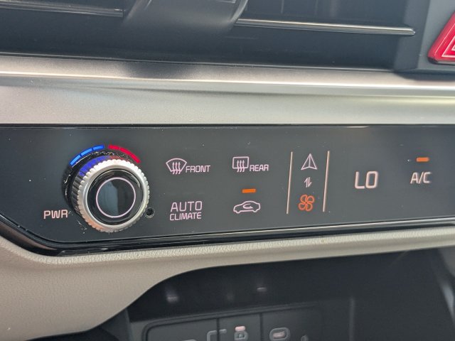 Used 2025 Kia Sorento S w/ Panoramic Sunroof Package FWD image 26