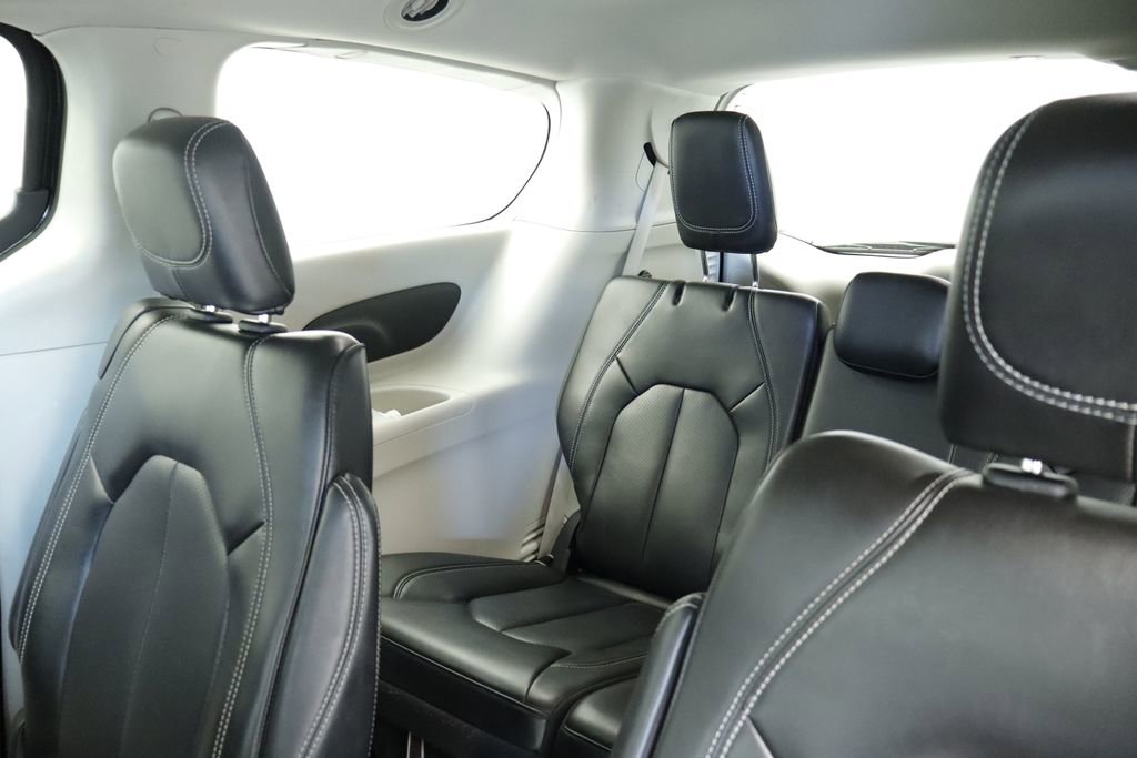Used 2023 Chrysler Pacifica Touring-L FWD image 24
