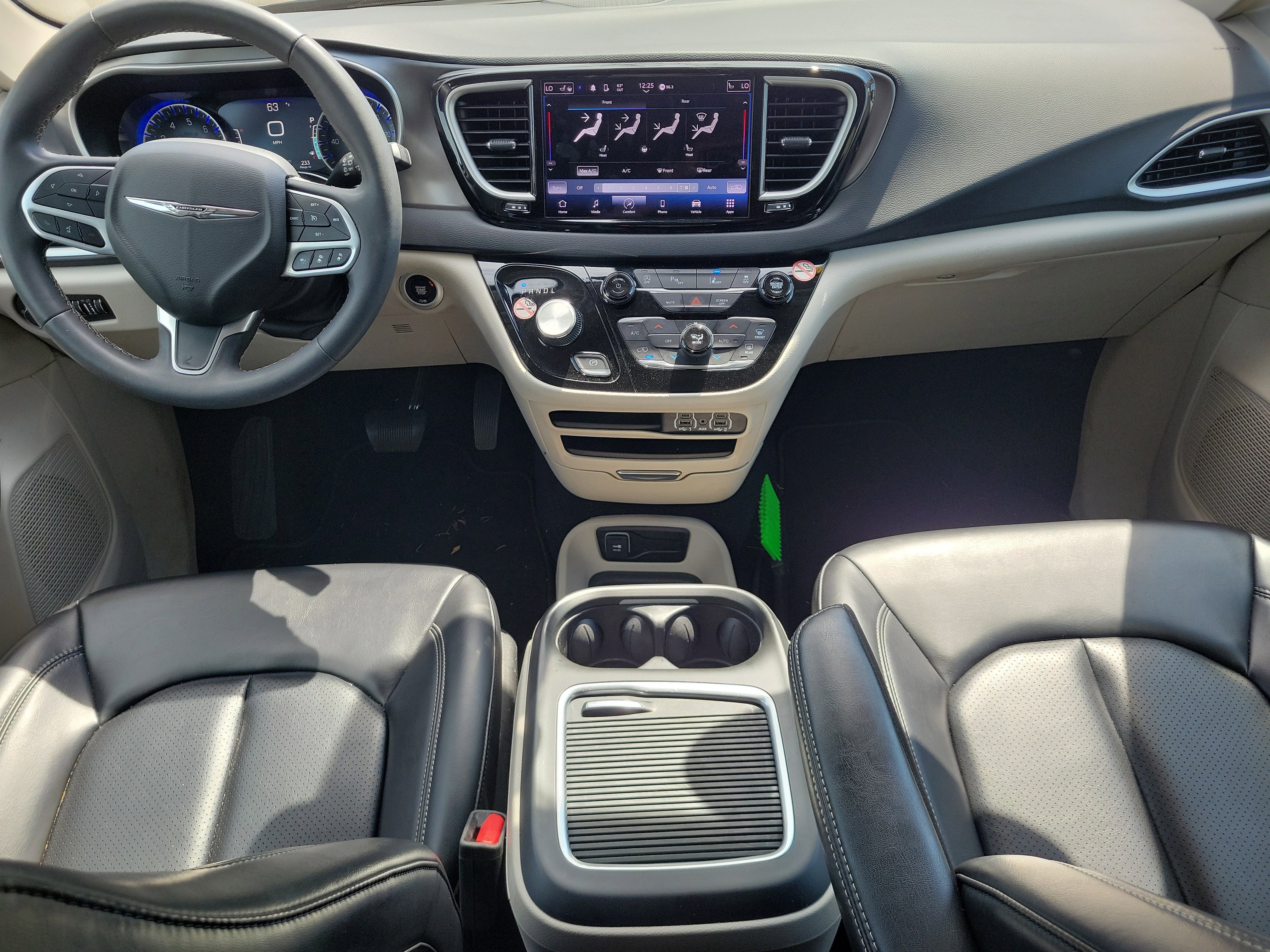 Used 2023 Chrysler Pacifica Touring-L image 13