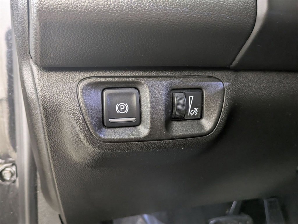 Used 2018 GMC Acadia SLT image 16