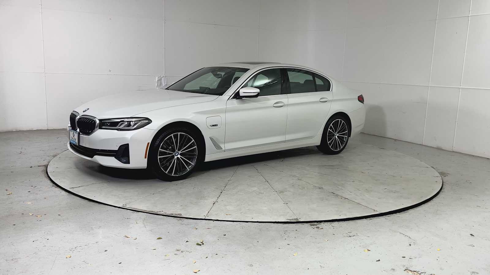 Used 2023 BMW 530e xDrive w/ Premium Package AWD/4WD image 6