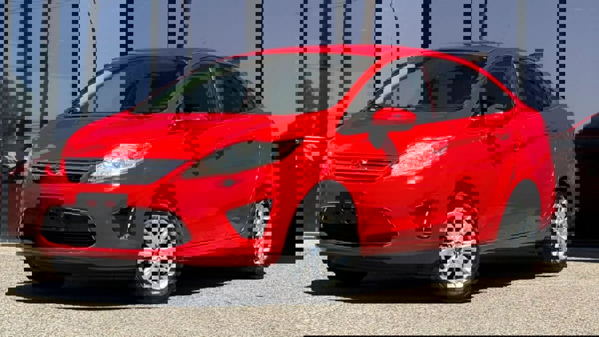 Used 2012 Ford Fiesta SE FWD image 2