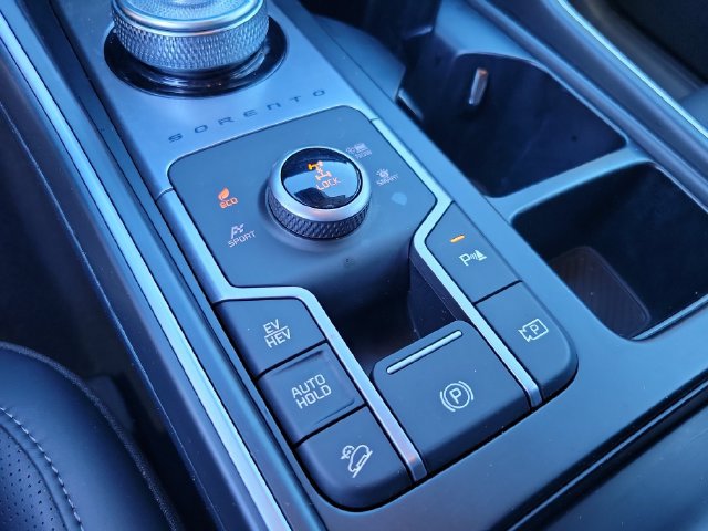 Used 2025 Kia Sorento EX AWD/4WD image 24